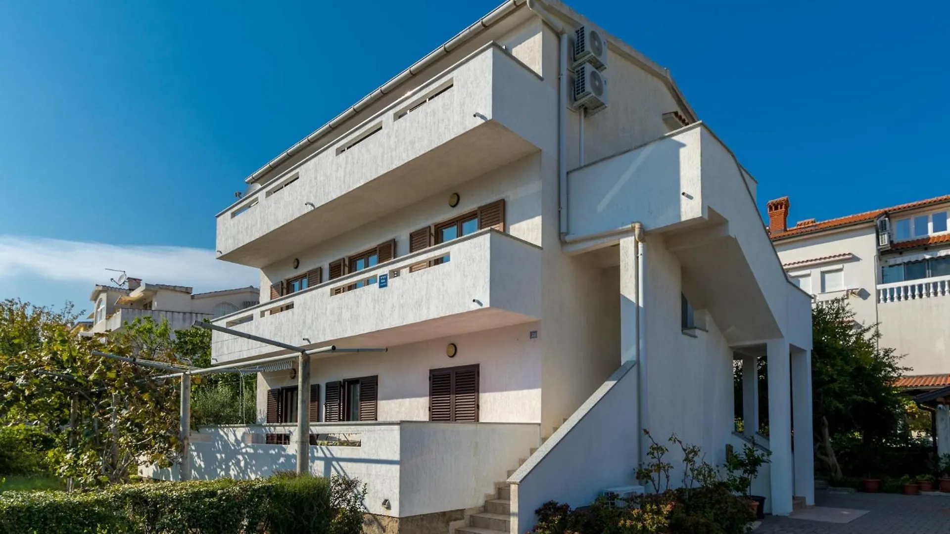 Apartments With A Parking Space Baska, Krk - 23536 0*, Baska (Krk)